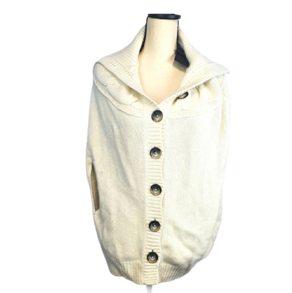 NWT Club Monaco Sleeveless sweater cream button up